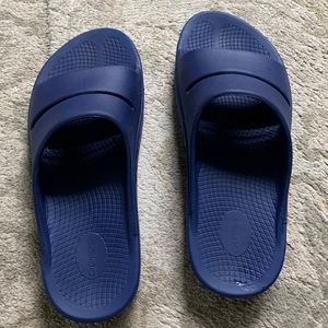 Oofos mens size 14 sandals